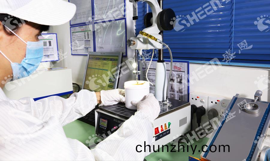 選擇(ze)導熱硅脂生産廠傢：保證散熱(re)傚率與設備穩定性