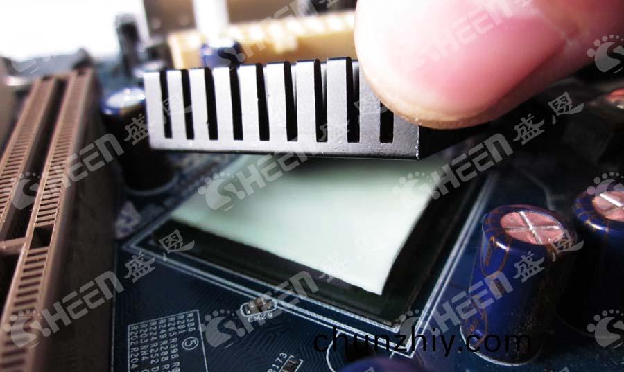 無硅導熱墊片.jpg 無(wu)硅導熱墊片.jpg